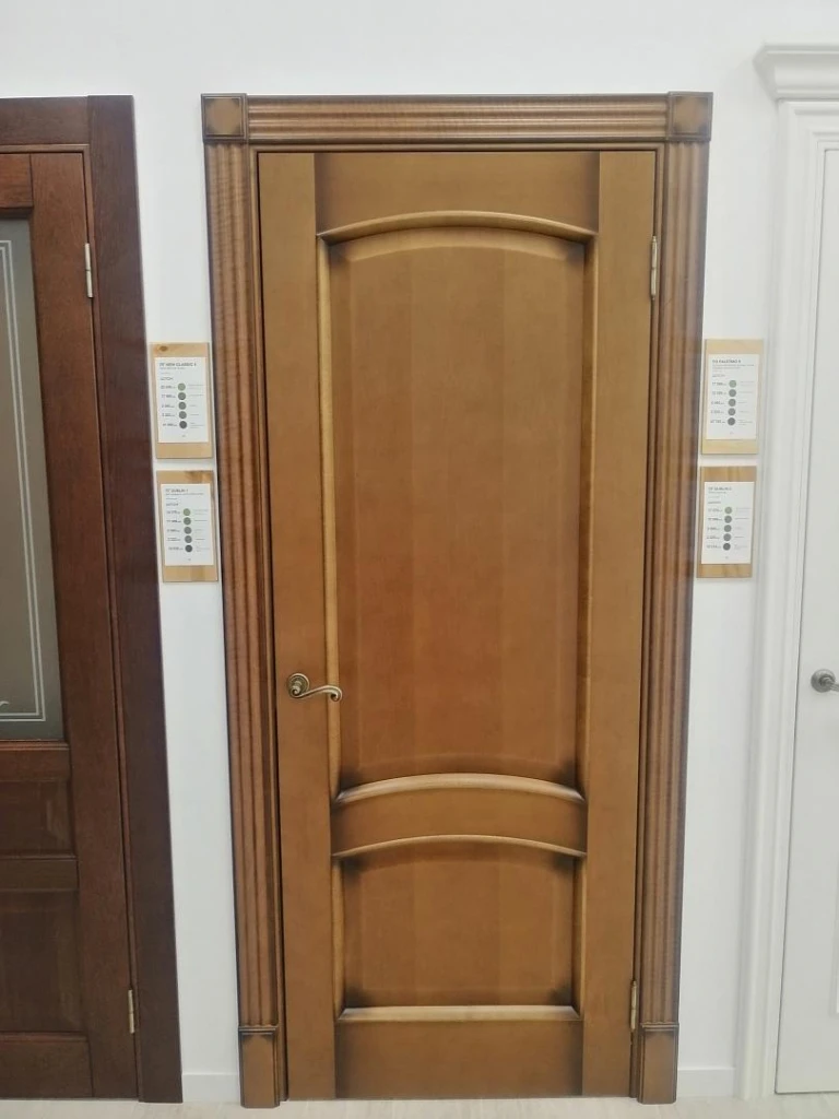 межкомнатная дверь New Classic 4 орех светлый с патиной в классическом исполнении
