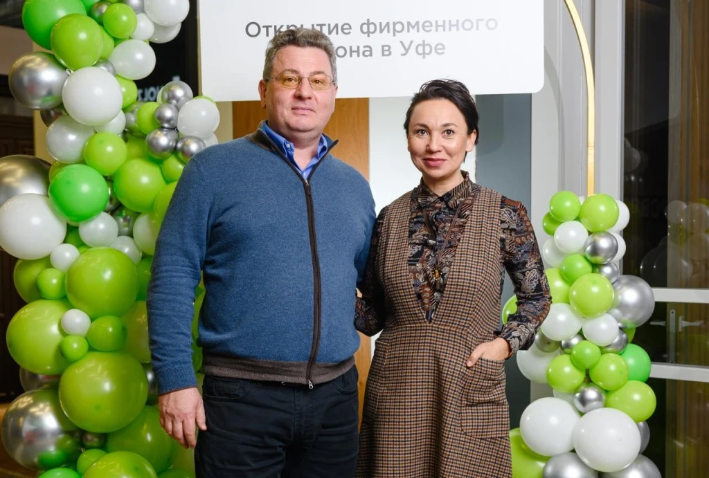 участники открытия фирменного салона Фрамир