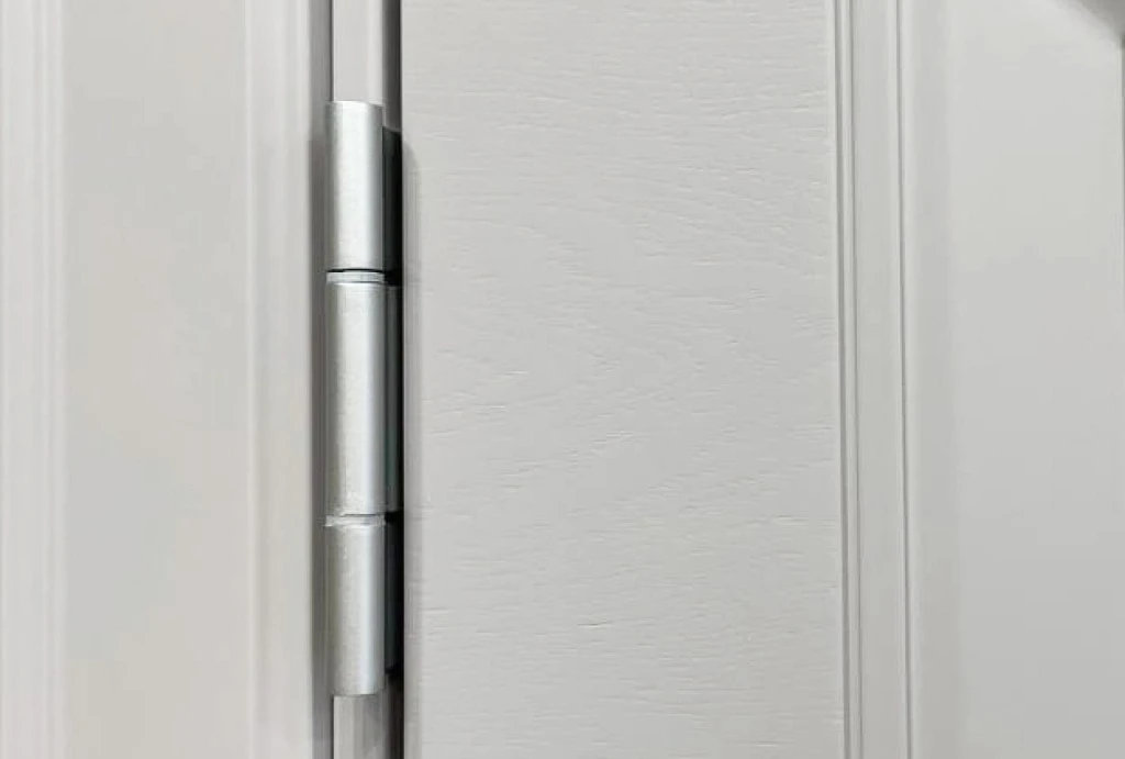 Выбор петель для дверей: карточные петли и скрытые петли для невидимых дверей (вариант 2)