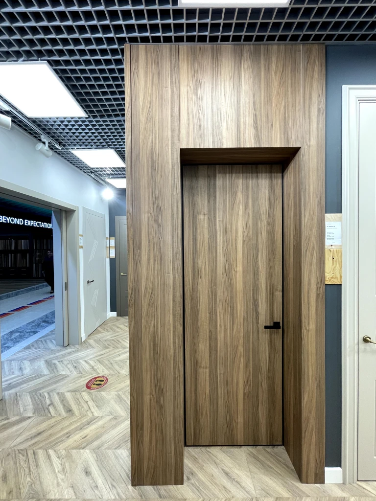 дверь толщиной 59 мм с разной отделкой сторон и скрытым коробом